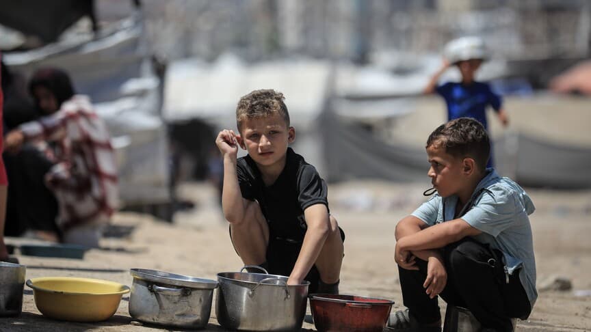 Gazze'deki çocuklar, İsrail'in yıkımı altında hayatta kalmaya çalışıyor