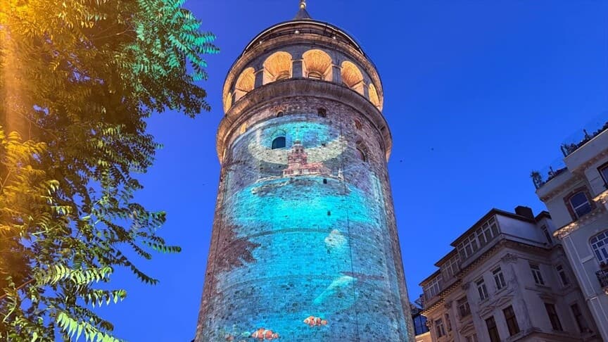 Galata Kulesi'nde Sıfır Atık Haftası için mapping gösterisi düzenlendi