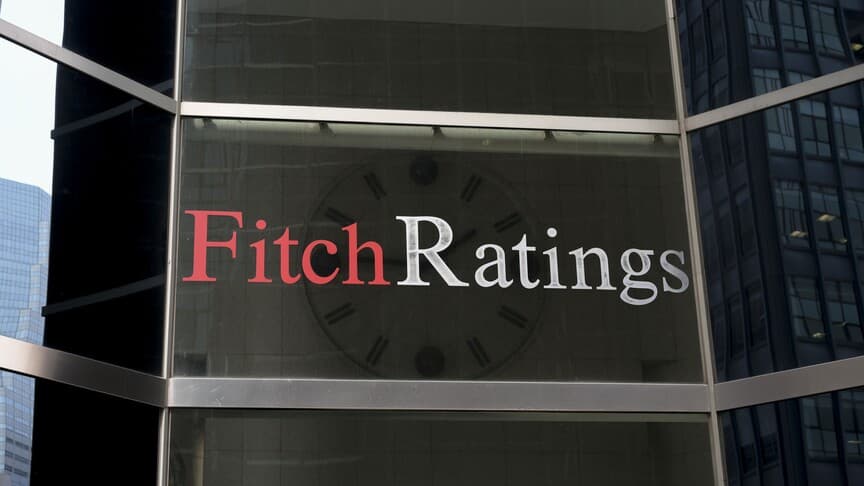 Fitch, Hürmüz Boğazı'nın açılmasıyla petrol piyasasında arz fazlası oluşacağını öngörüyor