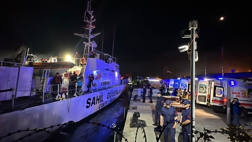 Karadeniz'deki saldırıda ölen balıkçının cenazesi ve yaralılar, İnebolu Limanı'na getirildi