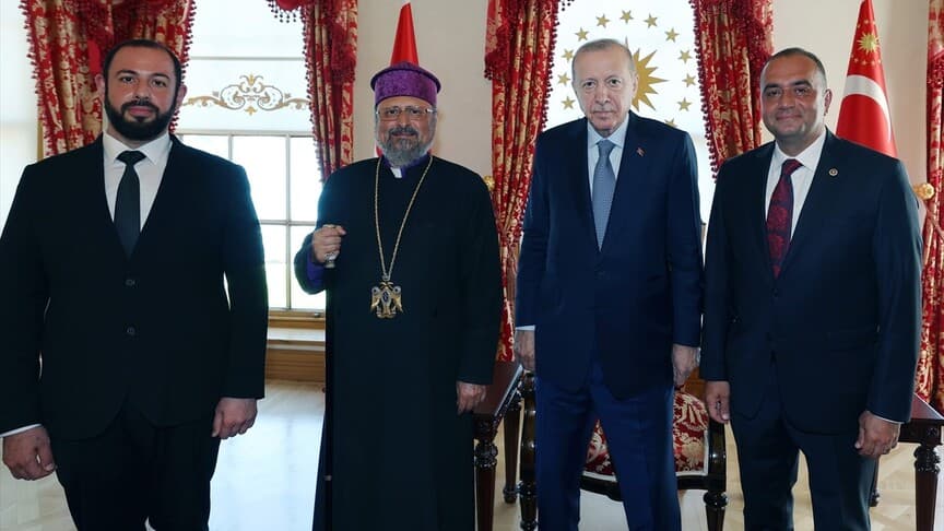 Cumhurbaşkanı Erdoğan, Ermeni Patriği ve AK Parti Milletvekilini kabul etti