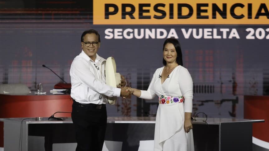 Peru'da başkanlık seçiminde sağcı ve solcu adaylar başa baş gidiyor