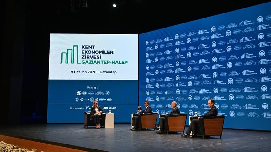 Kent Ekonomileri Zirvesi'nde Yeni Dönem Paneli Yapıldı