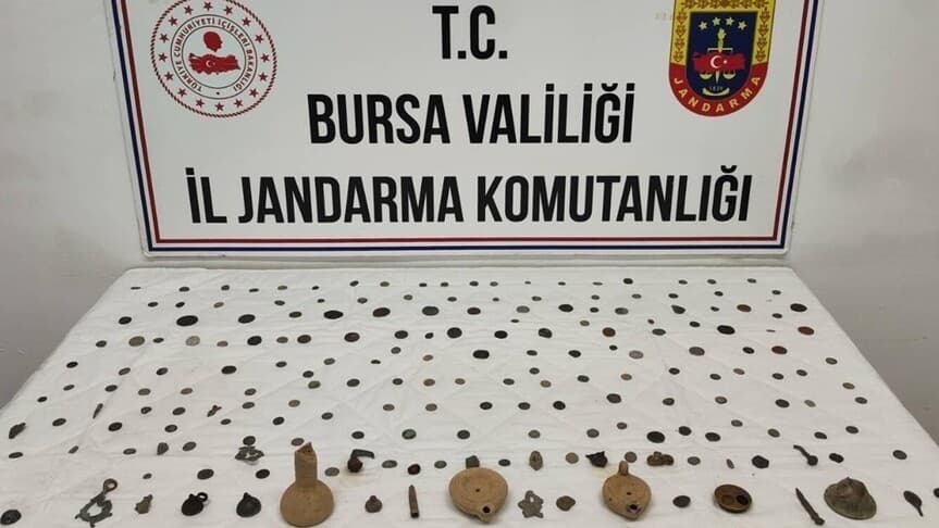 Bursa'da tarihi eser operasyonunda 202 sikke ve obje ele geçirildi