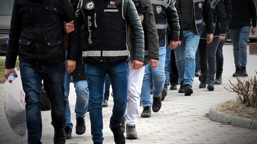 İzmir'de FETÖ'nün eğitim yapılanması ortaya çıkarıldı