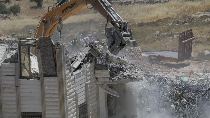İsrail, Doğu Kudüs'te Filistinlilere ait bir evi ve ticari tesisi yıktı