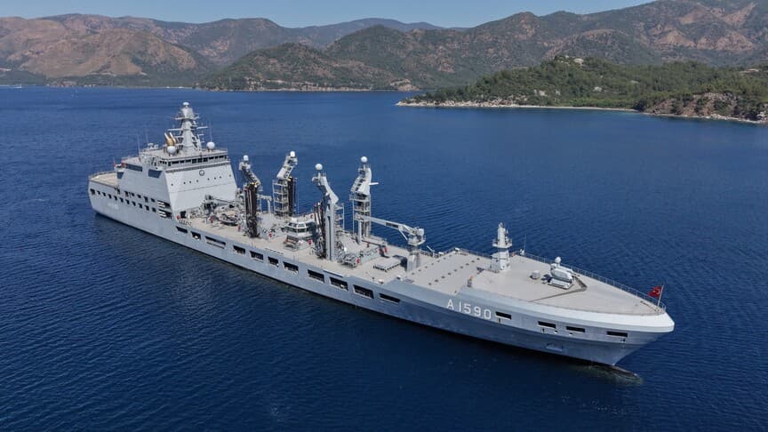 TCG Derya, Denizkurdu Tatbikatı'nda lojistik yeteneklerini gösteriyor