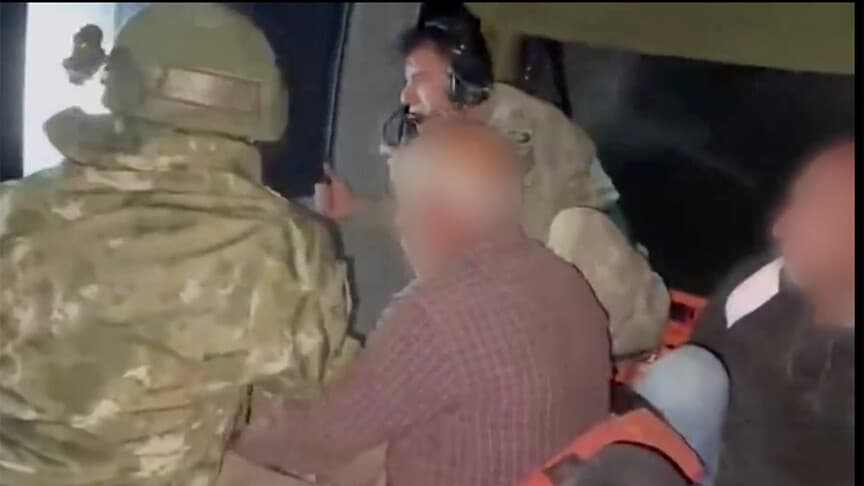 Malatya'da mahsur kalan vatandaşlar helikopterle kurtarıldı
