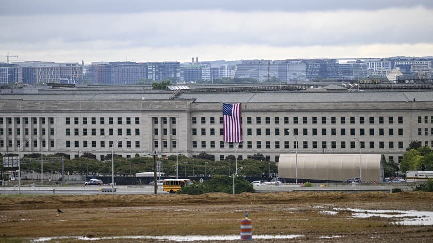 Pentagon'da tehlikeli madde alarmı nedeniyle bazı katlar kapatıldı ve tahliye edildi
