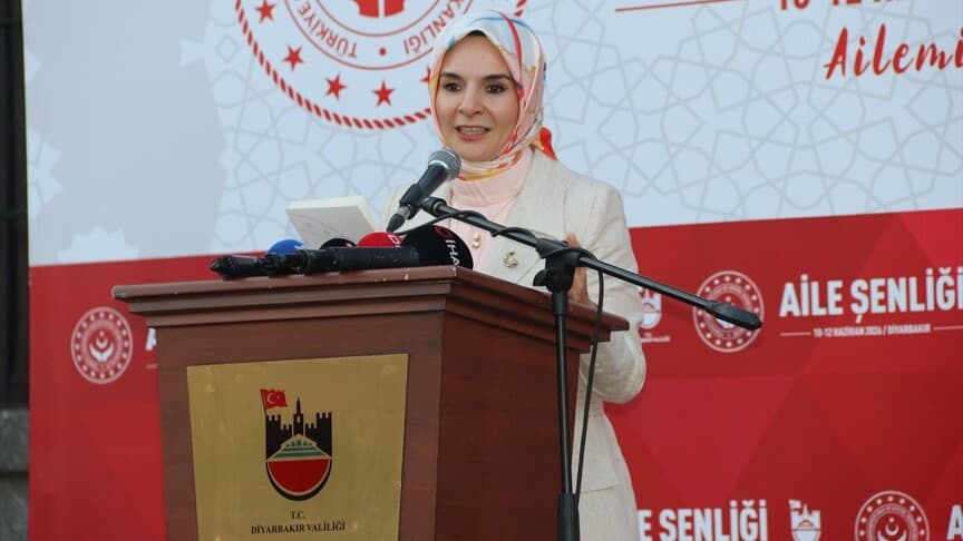 Bakan Göktaş, gençlere evlilik kredisi desteği verdiklerini açıkladı