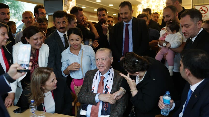Cumhurbaşkanı Erdoğan, Edirne'de kafede vatandaşlarla buluştu