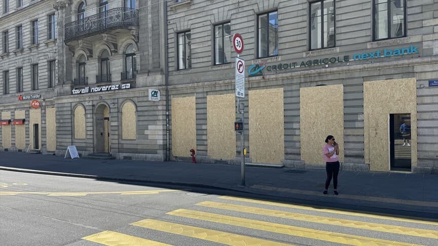 Cenevre'deki işletmeler, G7 Zirvesi öncesi vitrinlerini koruma altına aldı