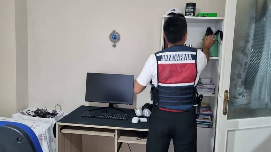 MİT, kredi kartı dolandırıcılarına operasyon düzenledi