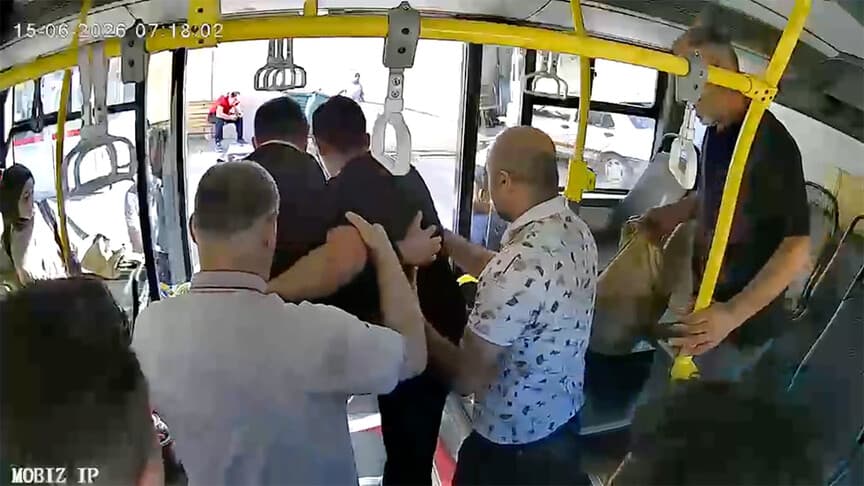 Malatya'da otobüs şoförü, epilepsi nöbeti geçiren yolcuyu hastaneye götürdü