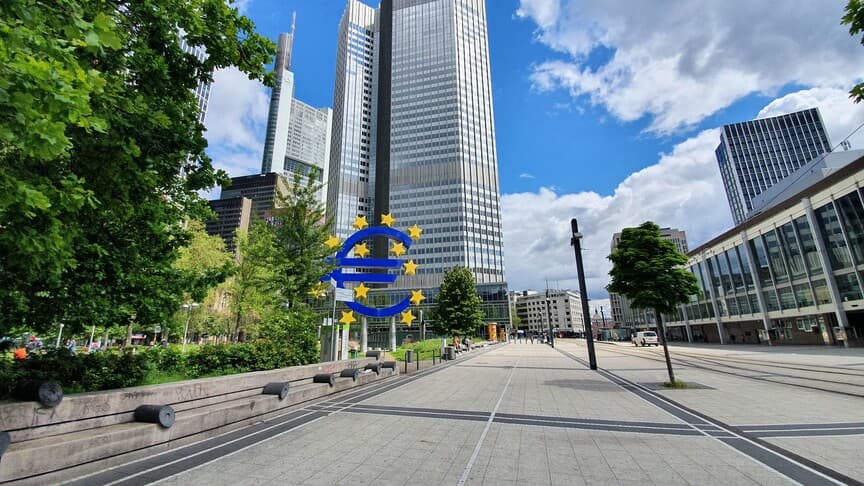 ECB Başkanı Lagarde'dan enflasyon tedbirleri uyarısı