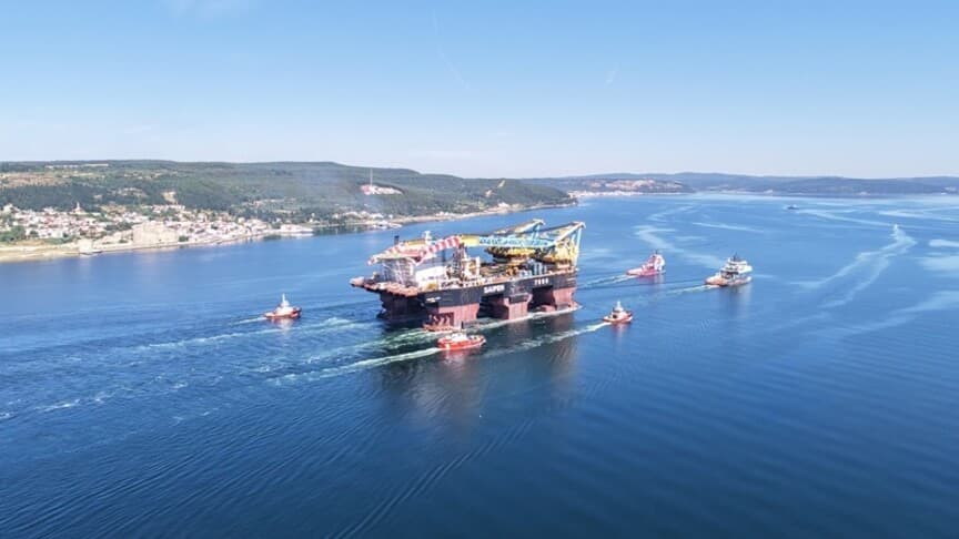 Saipem 7000 vinç gemisi Çanakkale Boğazı'ndan geçti