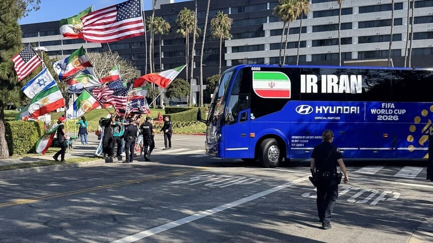 İran Milli Futbol Takımı'nın otelinde protesto gösterileri yapıldı