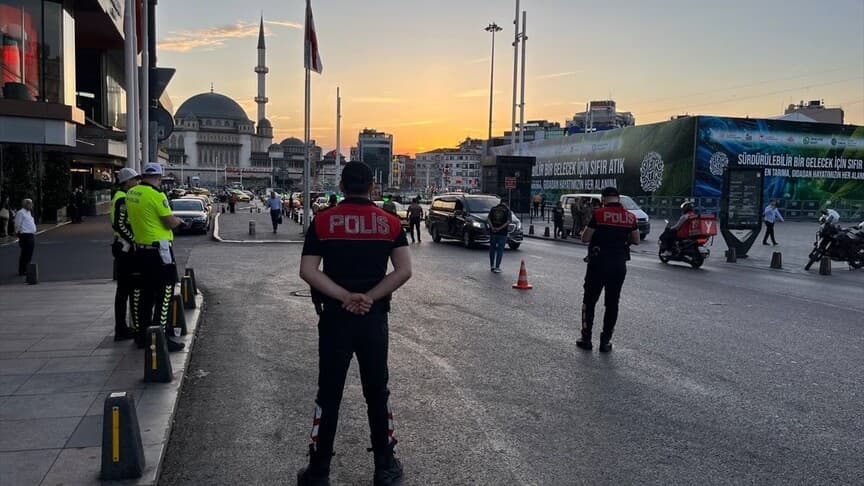 İstanbul'da polis asayiş için huzur uygulaması yaptı