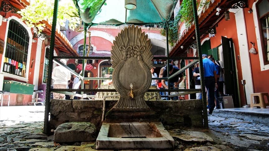 Zincirli Han, ticaret geleneğini turistlerle sürdürüyor