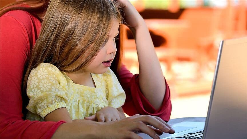 Uzmanlar, çocukları korumak için sosyal medya şirketlerine yaptırım öneriyor