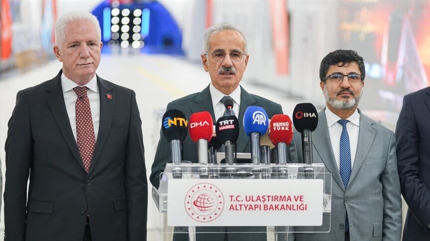 Uraloğlu, Türkiye'nin en uzun yeraltı metro hattını tamamladıklarını açıkladı