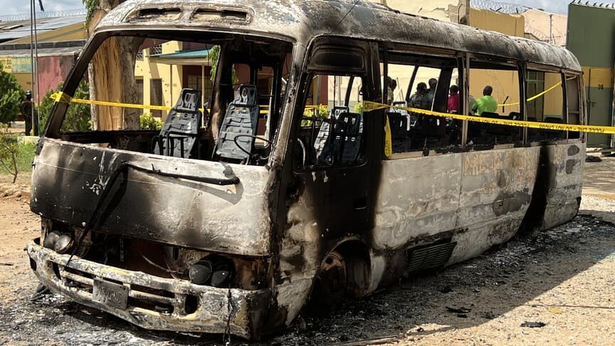 Nijer'de havalimanına saldırıda 11 asker ve 2 sivil hayatını kaybetti