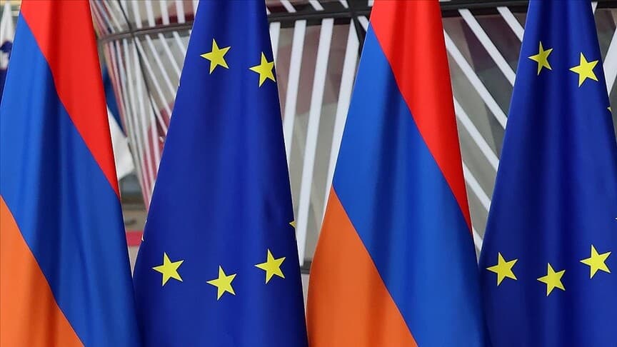 Rus uzmanlar, Ermenistan'ın AB ve AEB arasında seçim yapması gerektiğini belirtiyor
