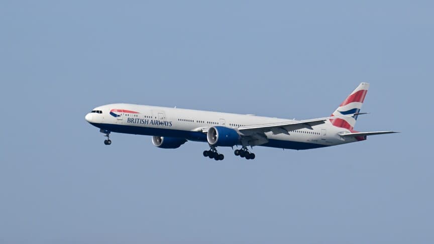 Tokyo'daki havalimanında British Airways uçağında akıllı telefon alev aldı