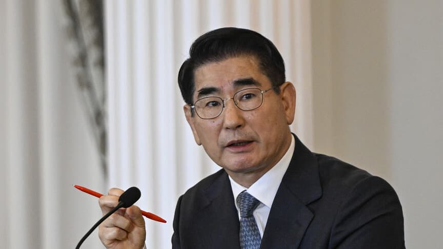 Güney Kore'de eski Savunma Bakanı askeri sırları sızdırmaktan hapis cezası aldı