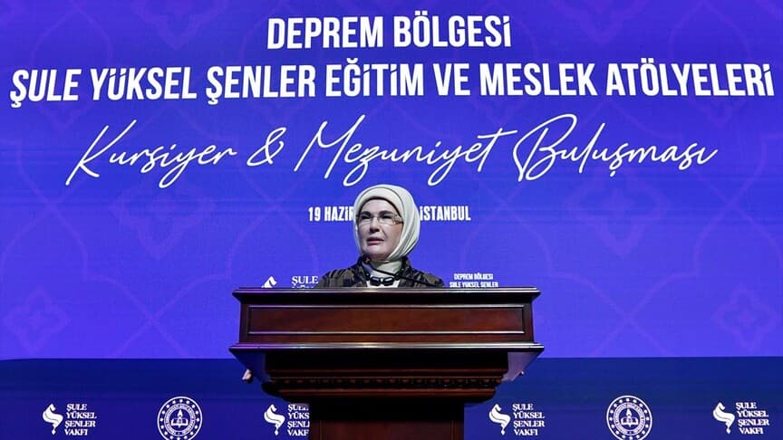Emine Erdoğan, Şule Yüksel Şenler Vakfı'nın mezuniyet buluşmasına katıldı