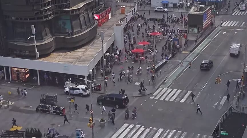New York'ta Times Meydanı'nda silah sesleri duyuldu