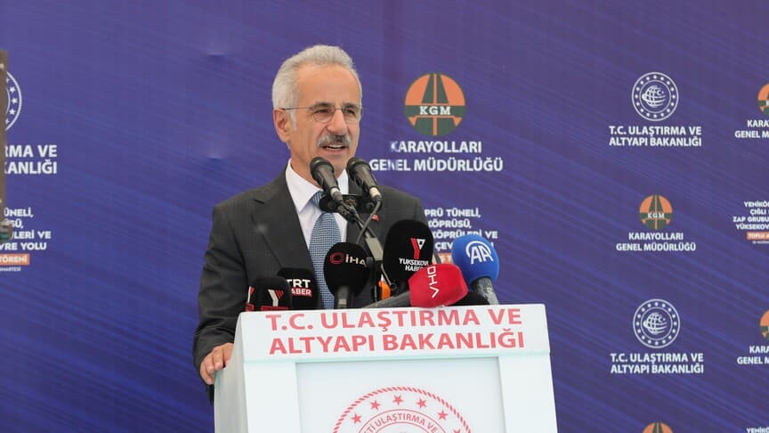 Ulaştırma Bakanı Uraloğlu: Hakkari'yi modernleştirmeye devam edeceğiz