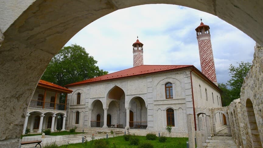 Şuşa'daki tarihi yapılar restore ediliyor