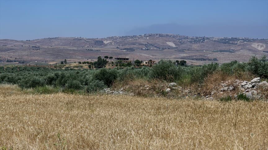 İsrail askerleri, Lübnan'daki çiftçilerin hasatını engelliyor
