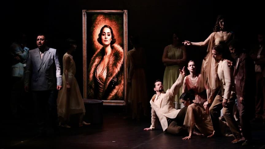 Kürk Mantolu Madonna müzikal drama olarak sahnelendi
