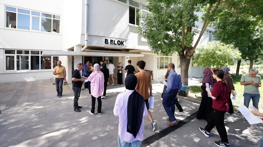 YKS'nin AYT oturumu başladı