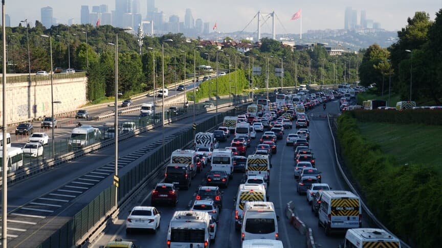 İstanbul'da haftanın ilk iş gününde sabah trafiği yoğun