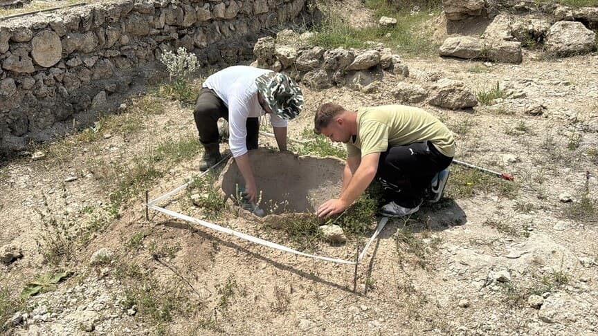 Karabük'teki antik kentte 1750 yıllık mezar bulundu