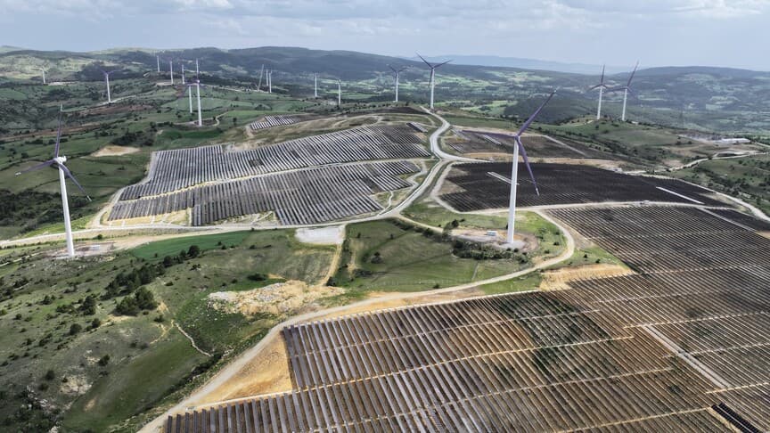 Yenilenebilir enerji büyüyor, doğal gazın elektrik üretimindeki payı azalıyor