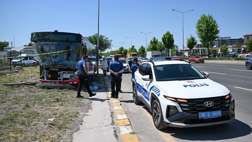 Ankara'da EGO otobüsü ile ticari araç çarpıştı, 1 ölü, 9 yaralı