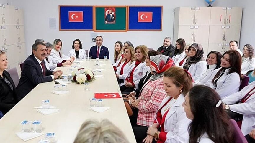 Bakan Tekin, sözleşmeli öğretmenlerin yer değişikliği için duyuru yapacak