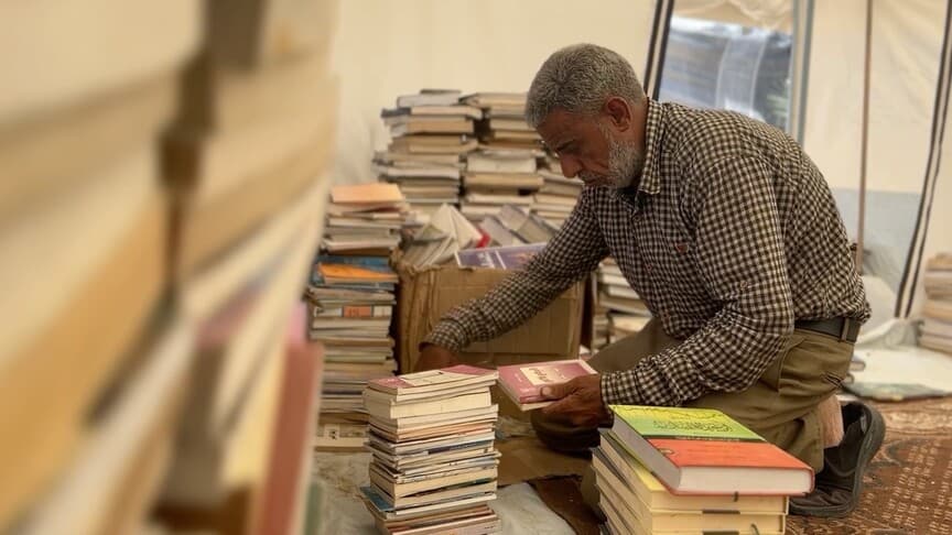 Gazzeli sahaf, yıkılan evinden kitaplarıyla yeni kütüphane kurdu