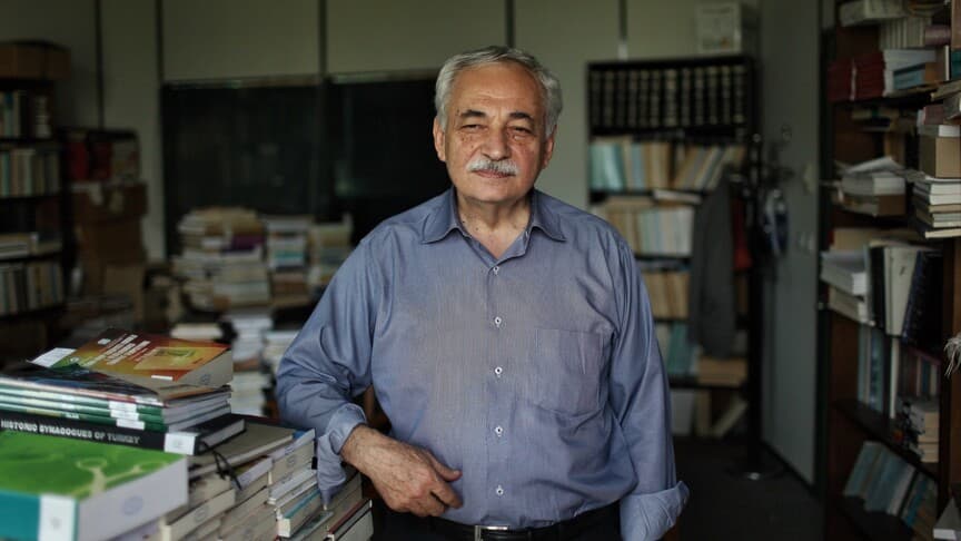 Prof. Dr. İsmail Erol Erünsal, Osmanlı kütüphane kültürünü araştırıyor