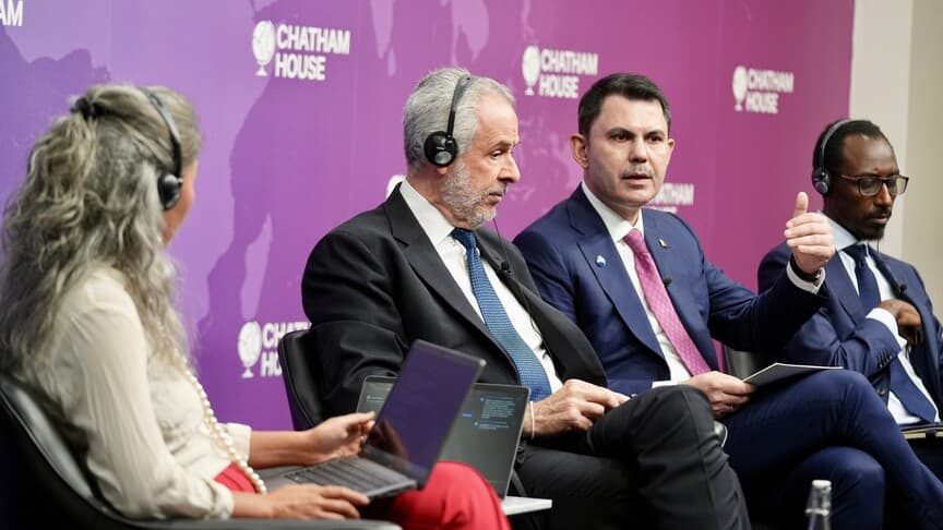 Bakan Kurum, Londra'daki Chatham House'da konuşma yaptı