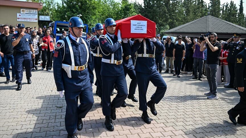 Trafik kazasında şehit olan uzman çavuş Adana'da defnedildi