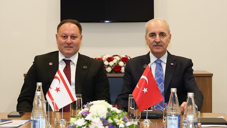 Kurtulmuş, Bakü'de KKTC Meclis Başkanı Öztürkler ile bir araya geldi