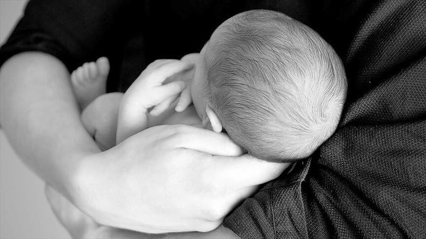 İngiltere'de doğum ihmalleri nedeniyle 500'den fazla anne ve bebek hayatını kaybetti