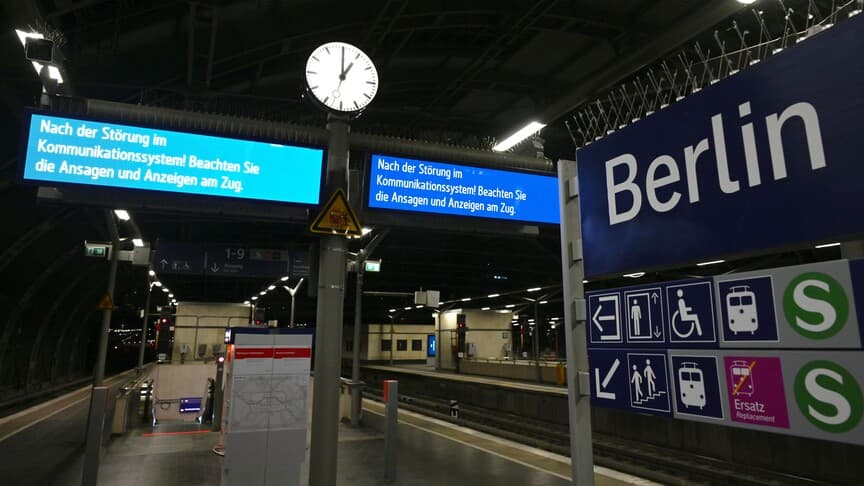 Almanya'da tren seferleri tekrar başladı