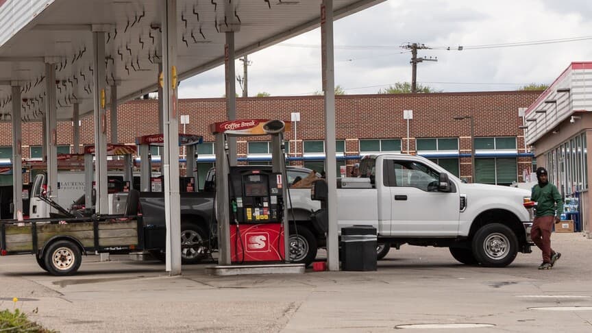 Trump, petrol fiyatlarındaki düşüşü incelemesi için Adalet Bakanlığına talimat verdi