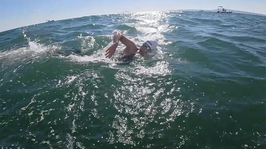 Eda Savcıgil, İtalya'da 28 kilometreyi 9 saatte yüzerek tamamladı, yeni hedefi 36 kilometre